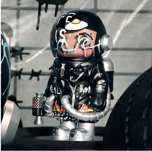 MEGA SPACE MOLLY 400% Trevor Andrew