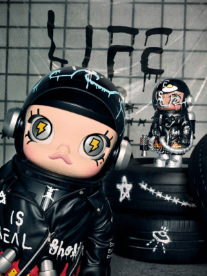 MEGA SPACE MOLLY 400% Trevor Andrew